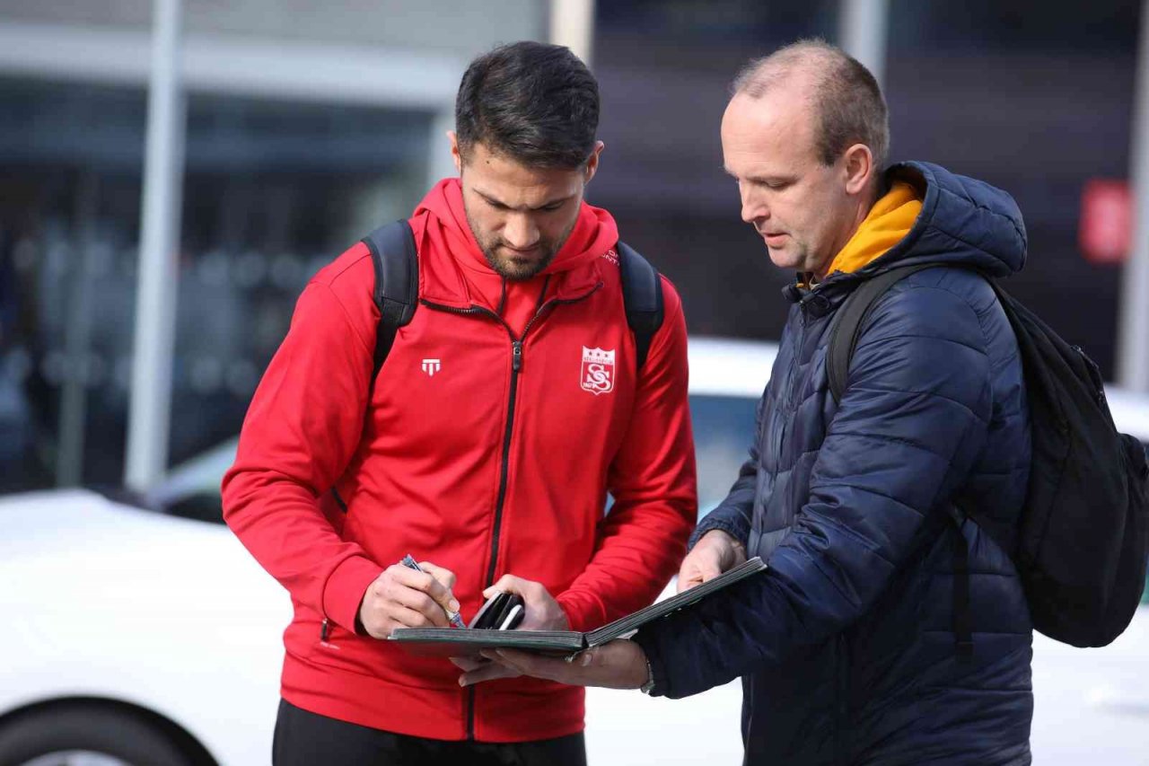 Sivasspor kafilesi Prag’a ulaştı