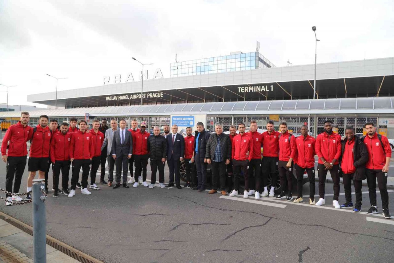 Sivasspor kafilesi Prag’a ulaştı