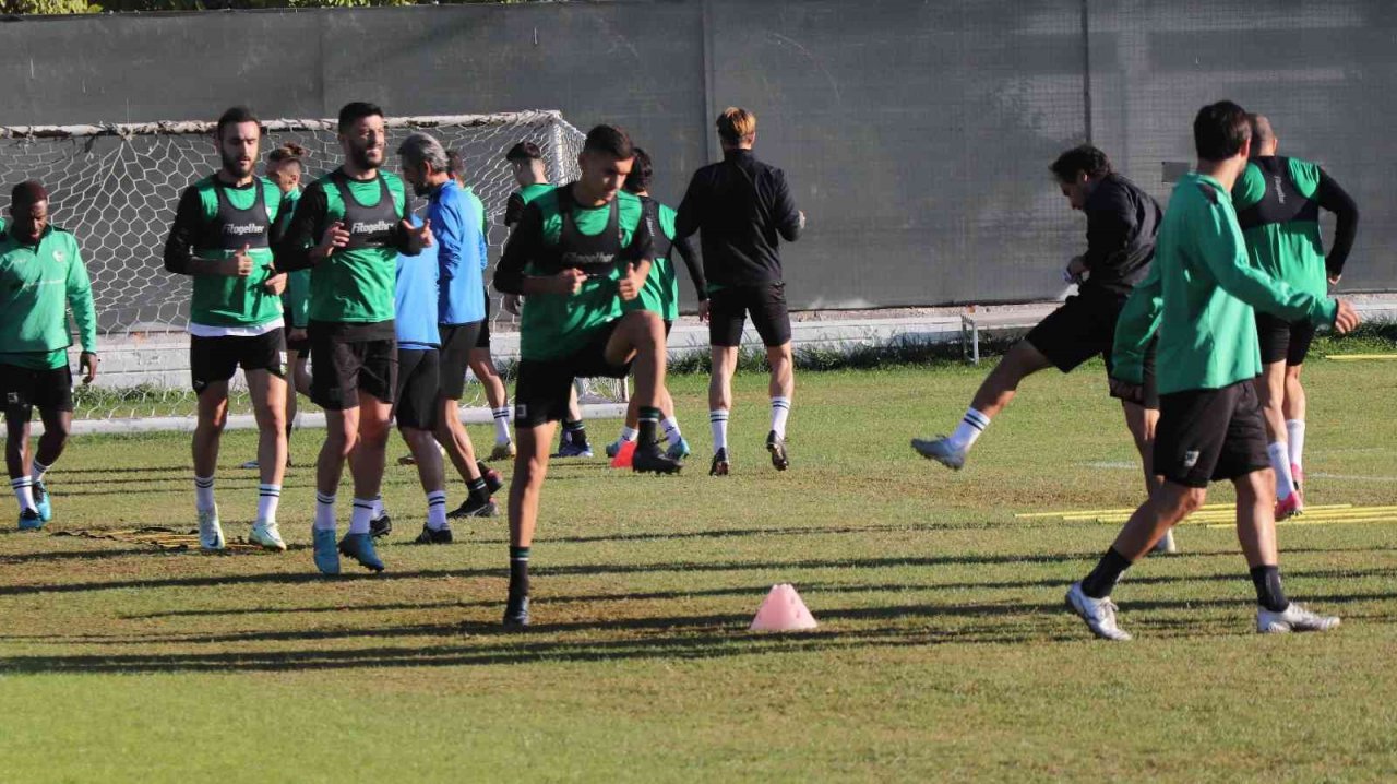 Giray Bulak, A. Denizlispor’un başında ilk antrenmanına çıktı