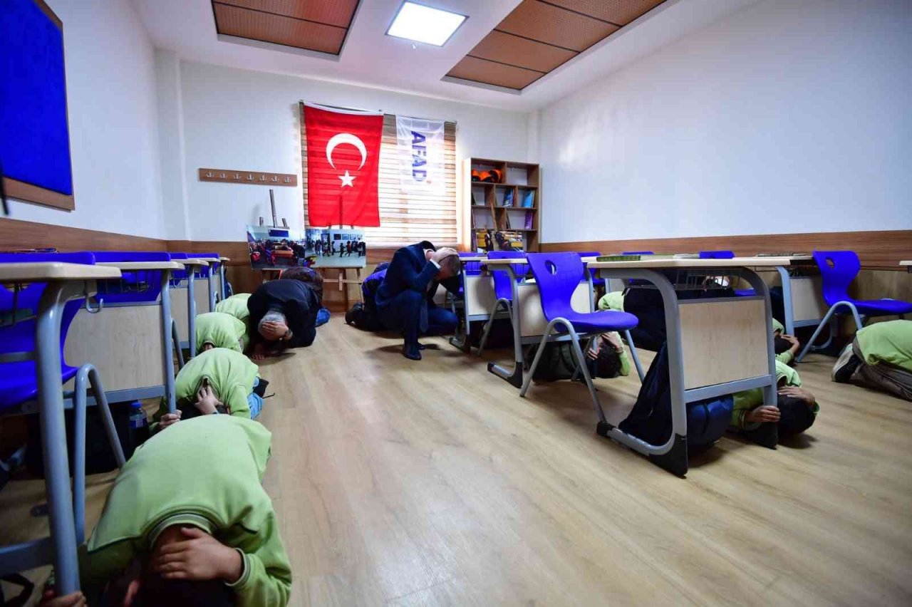 Gaziantep’te deprem ve tahliye tatbikatı gerçekleşti