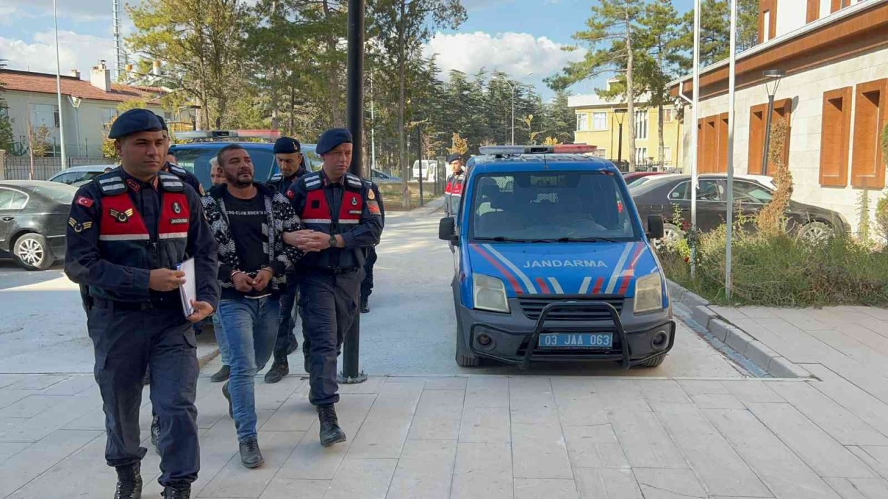 2 kişinin silahla vurulduktan sonra yakıldığı olayda gözaltına alınanlar adliyeye çıkarıldı