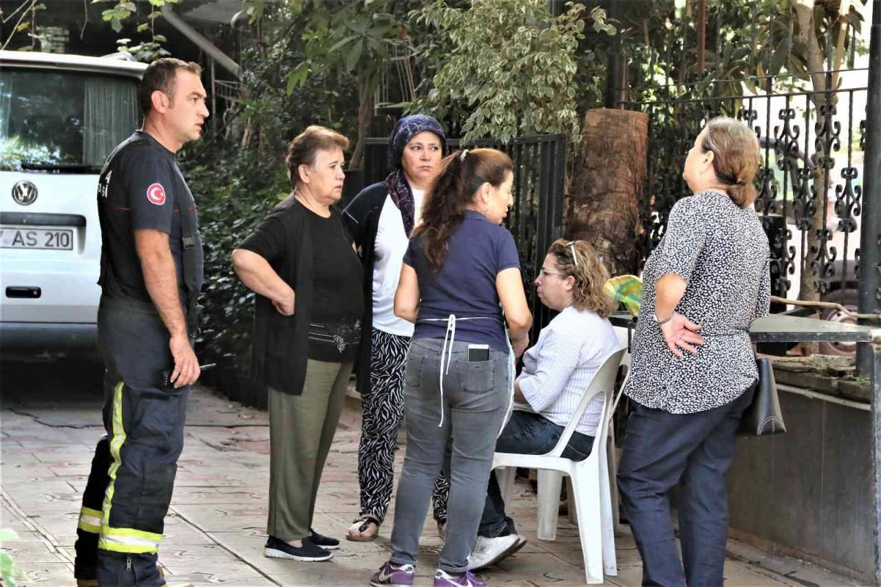 Kızartma yaparken çıkan yangını havlu ile söndürmek istedi, kendisini dışarı güçlükle attı