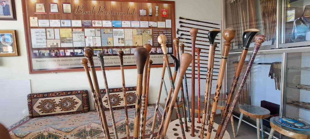 Ceviz ağacına şekil veren üçüncü kuşak baston ustası