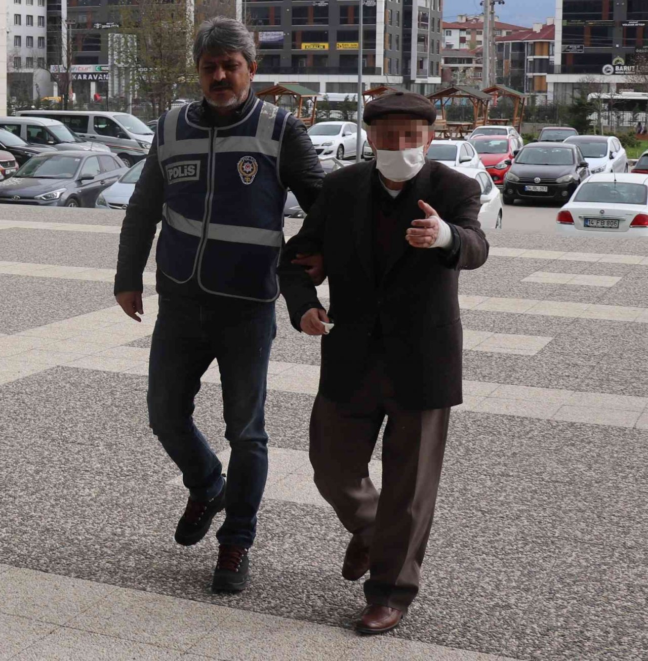 Eşini 25 bıçak darbesiyle öldüren sanığa ağırlaştırılmış müebbet