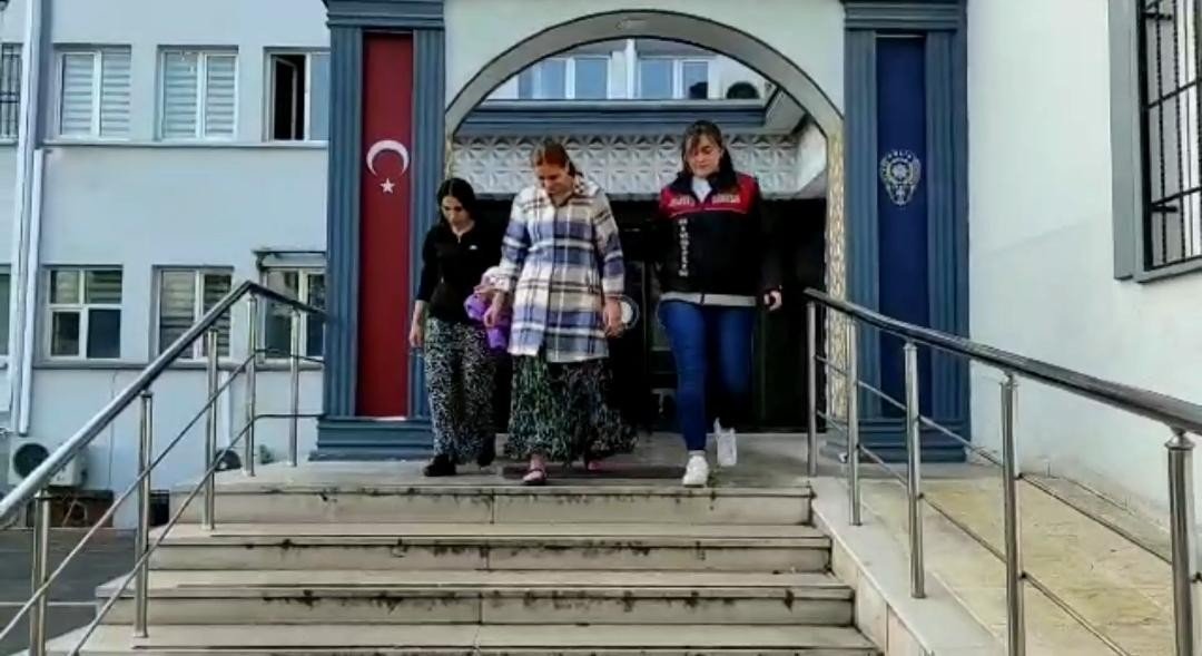Güneş gözlüklü ve maskeli kadın hırsızlar polisten kaçamadı