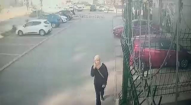 Güneş gözlüklü ve maskeli kadın hırsızlar polisten kaçamadı