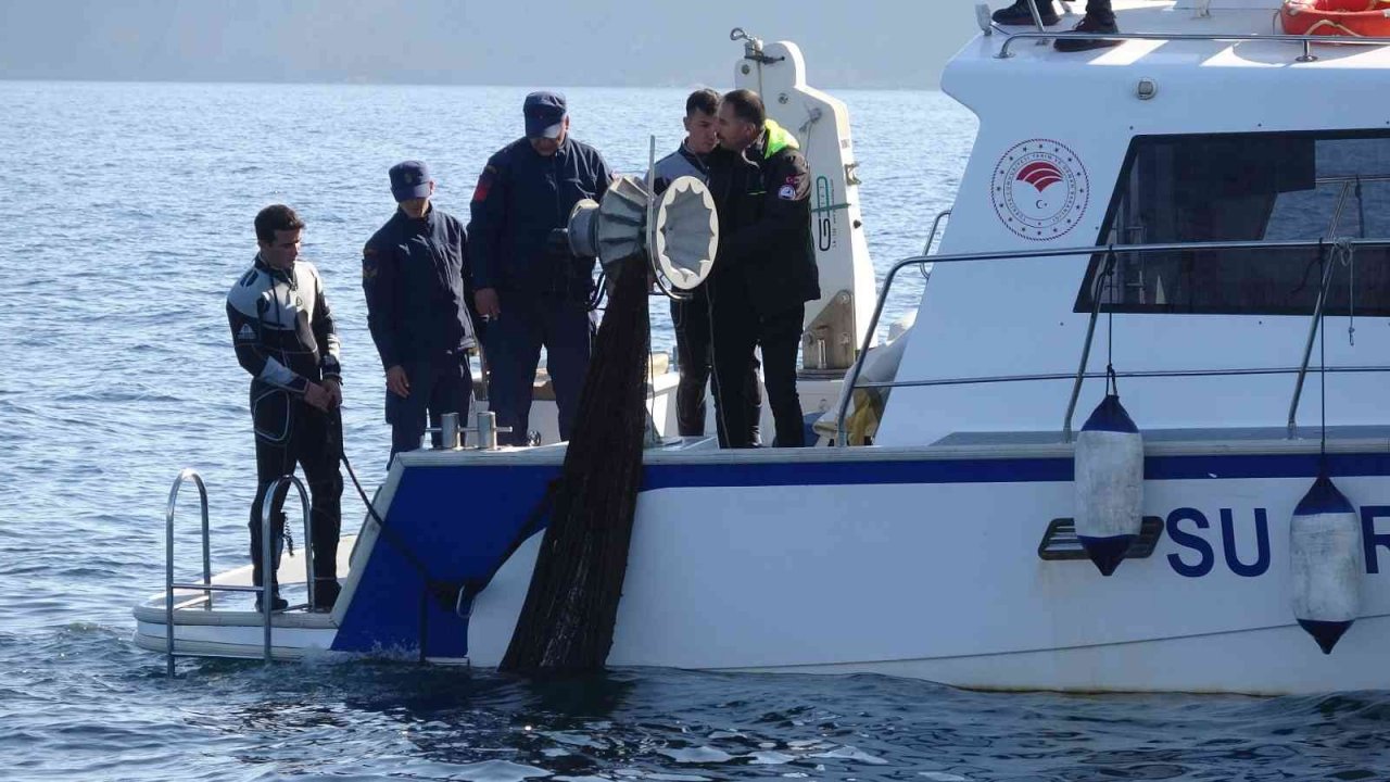 Çanakkale Boğazı’nda 350 metrekare hayalet ağ çıkartıldı