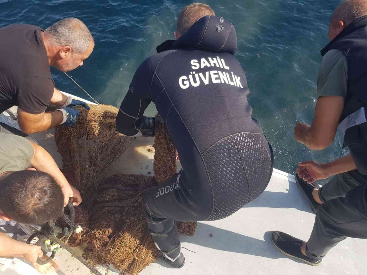 Çanakkale Boğazı’nda 350 metrekare hayalet ağ çıkartıldı