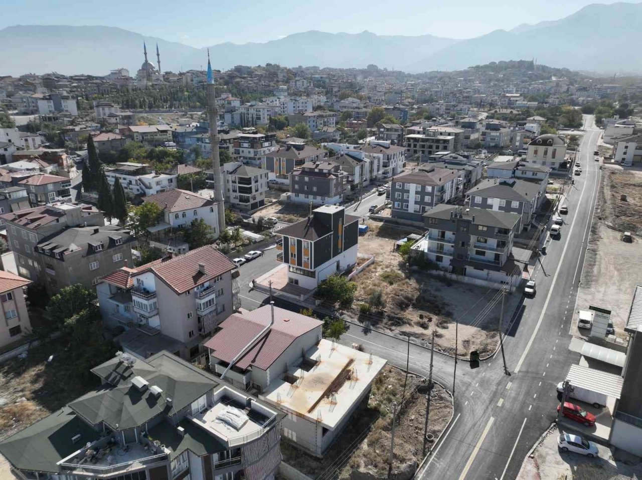 Merkezefendi’de yenilenen yol ve kaldırımlar ulaşıma açıldı