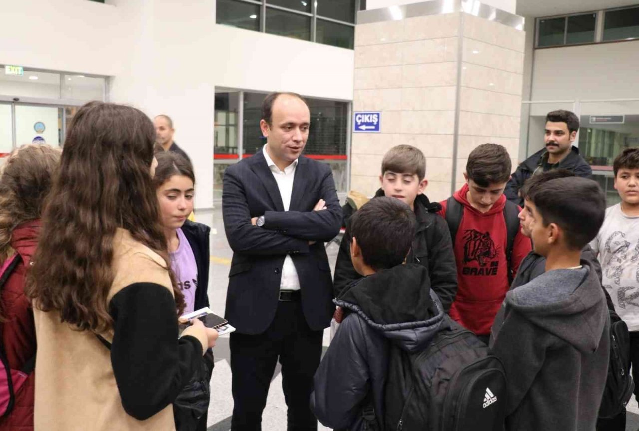 Dezavantajlı öğrenciler İstanbul ve Çanakkale’de ecdadın eserlerini gördü