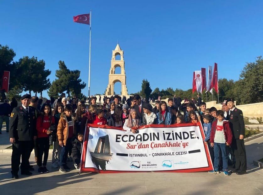 Dezavantajlı öğrenciler İstanbul ve Çanakkale’de ecdadın eserlerini gördü