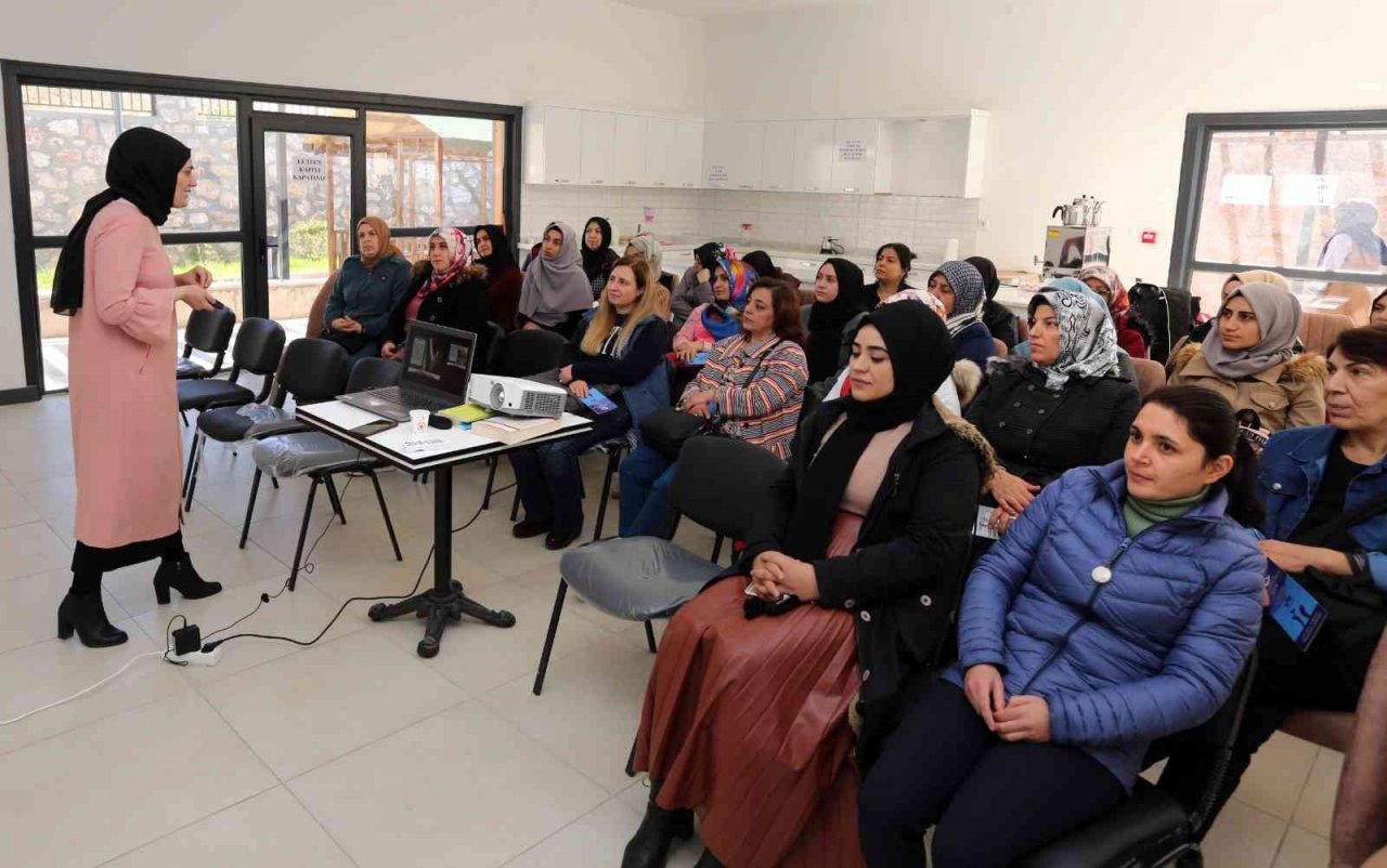 Elazığ Belediyesi’nden aile içi iletişim semineri