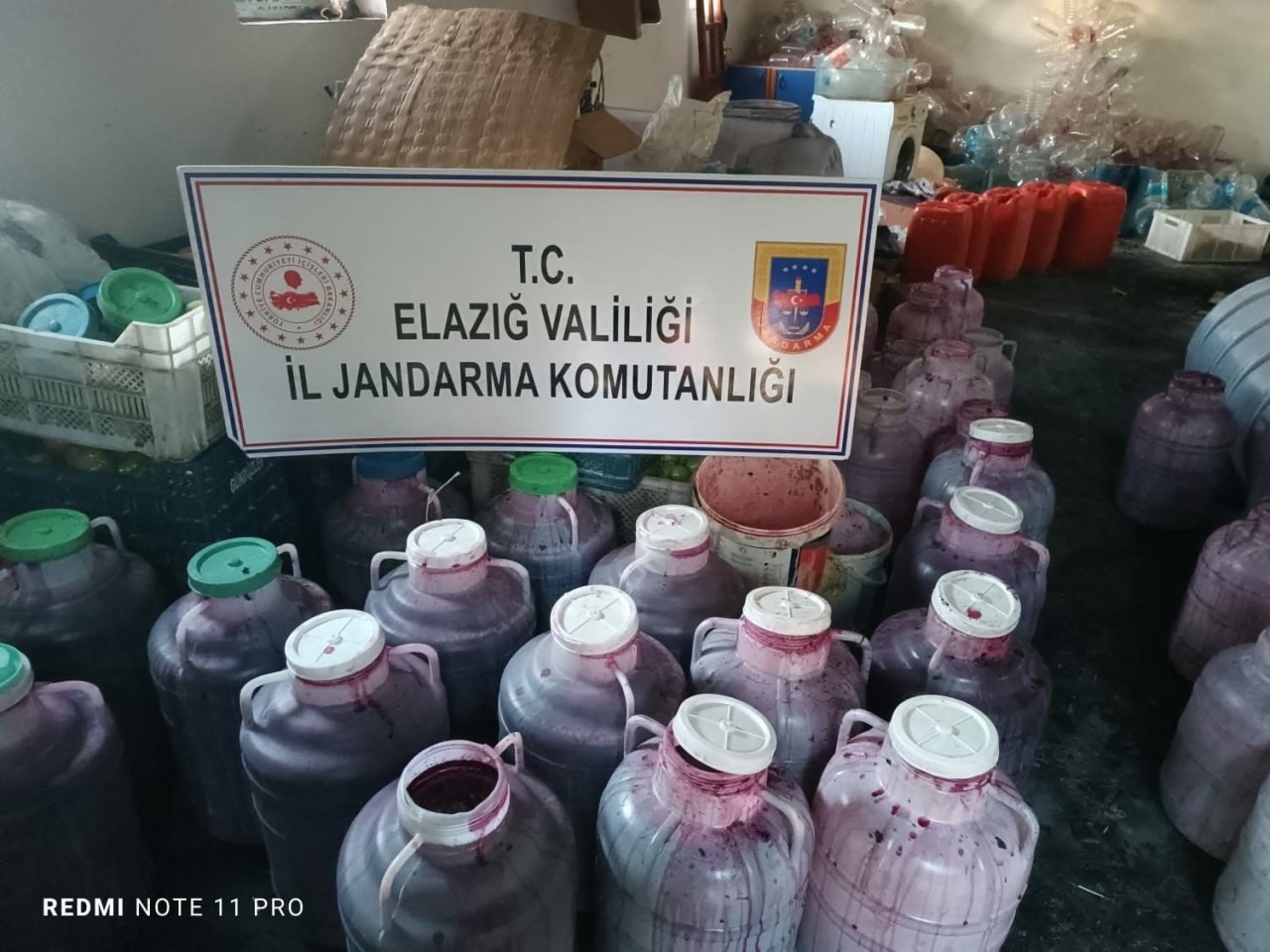 Elazığ’da 2 ton 600 litre kaçak şarap ele geçirildi