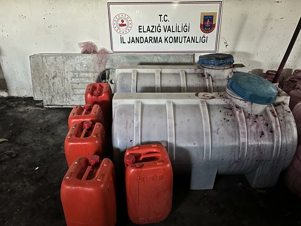 Elazığ’da 2 ton 600 litre kaçak şarap ele geçirildi