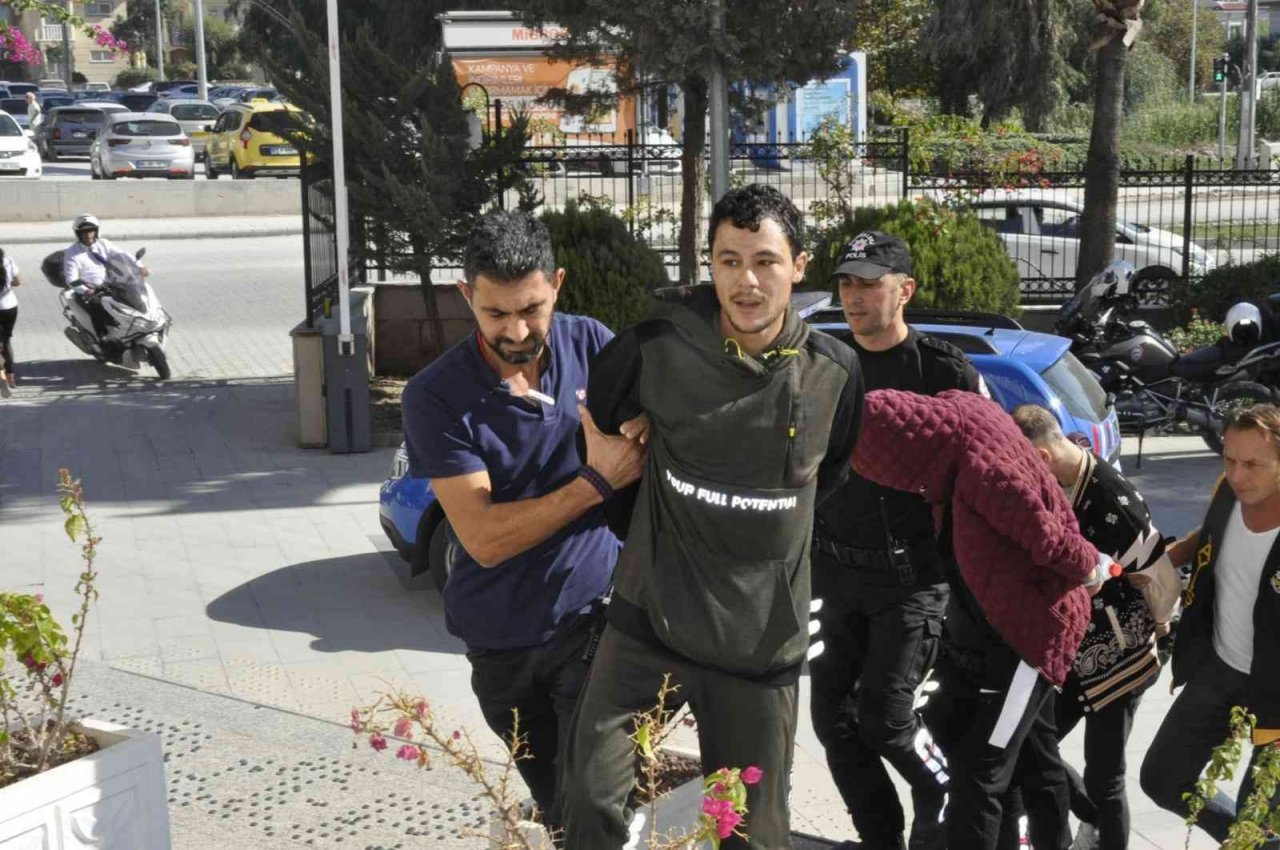 Fethiye’de kendini polis olarak tanıtan 2 gaspçı tutuklandı