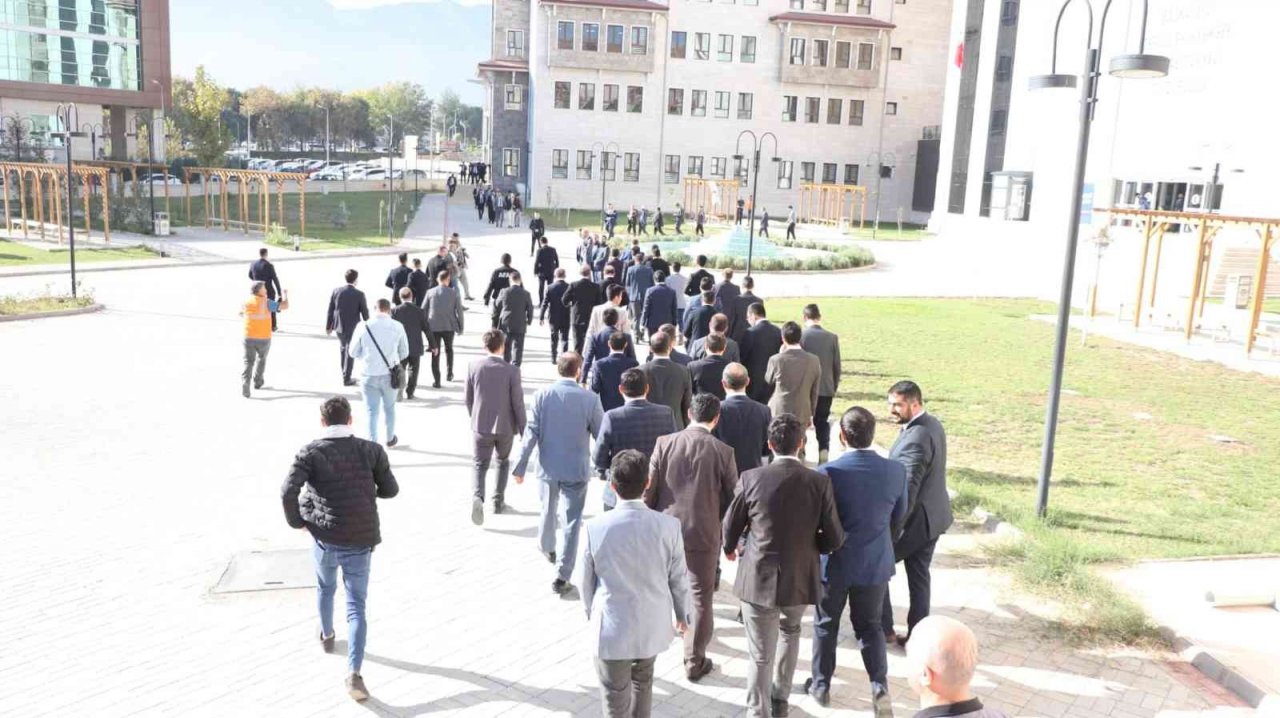 Denizli’de 7 bin kişiyle ’Deprem Anı, Çök Kapan Tutun ve Tahliye’ tatbikatı yapıldı