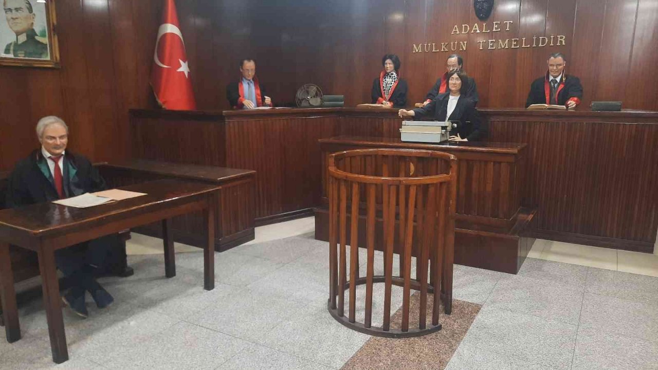 “Geçmişten Günümüze Yargı Çalışanları Giysileri” sergisi İstanbul Adliyesi’nde açıldı