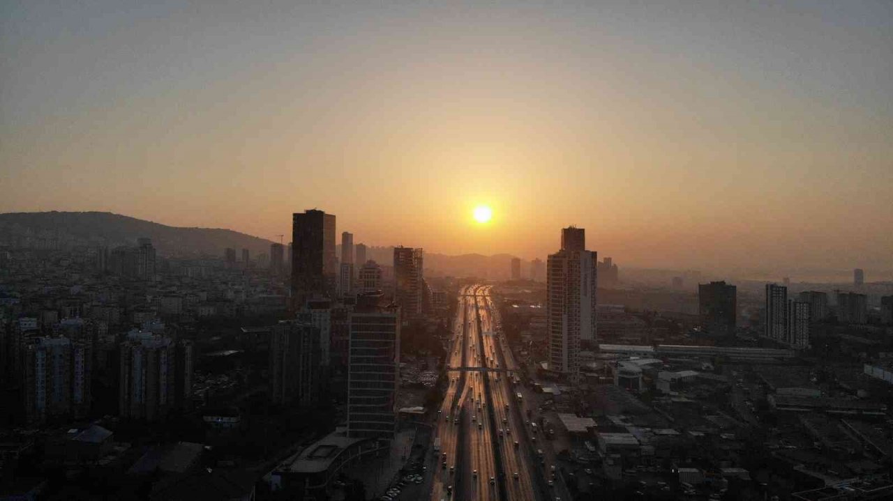 İstanbul’da gün doğumu manzarası mest etti