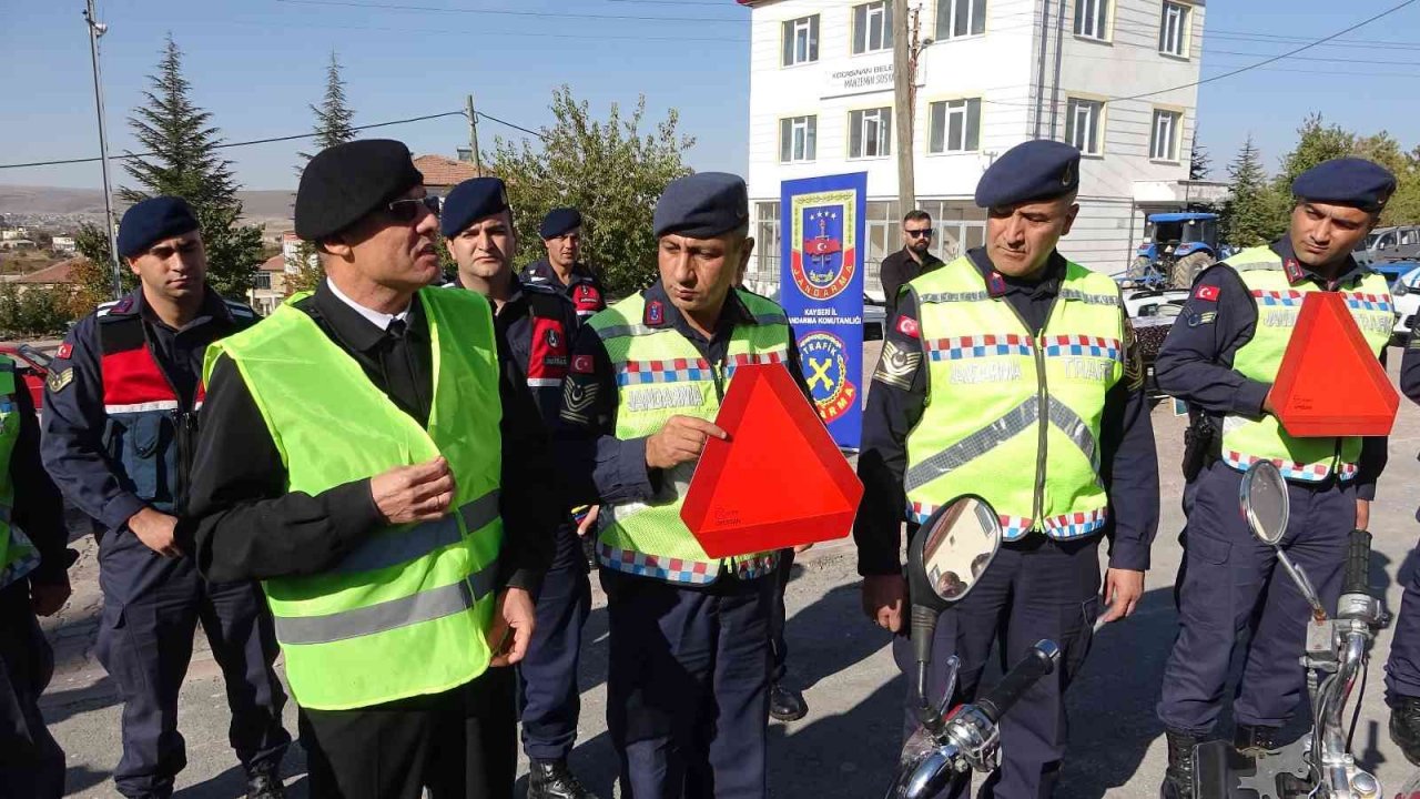 Jandarma ekipleri ölümlü trafik kazalarını önlemek için yoğun mesai harcıyor