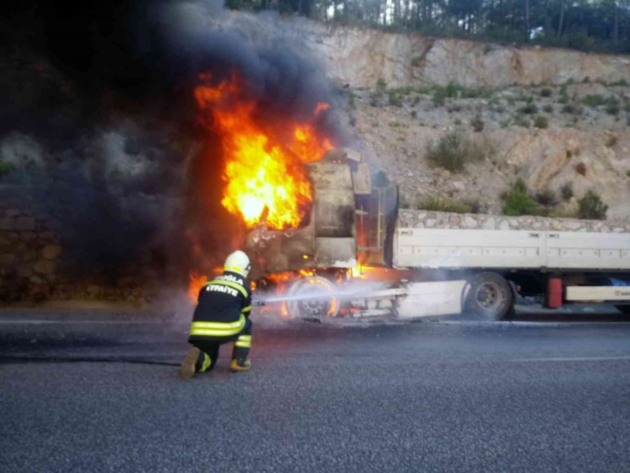 Muğla’da TIR yangını