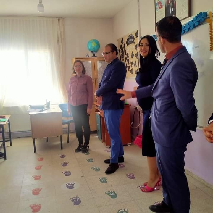 Kaymakam Arıkan çocukları sevindirdi