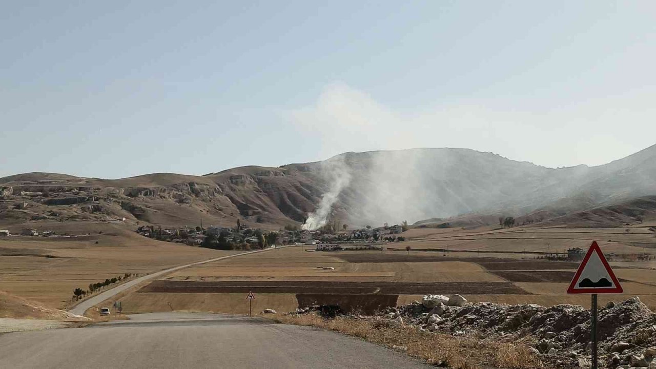 Sivas’ta kafenin çatısında korkutan yangın