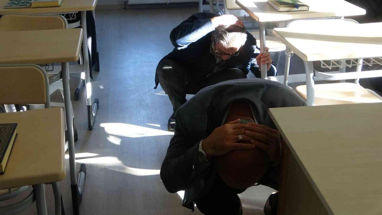 Uşak’ta deprem tatbikatı gerçekleşti