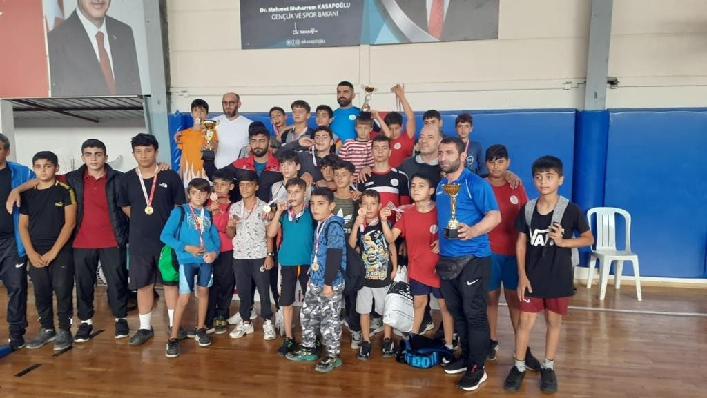 Bayraklı’nın sporcuları başarıya doymuyor