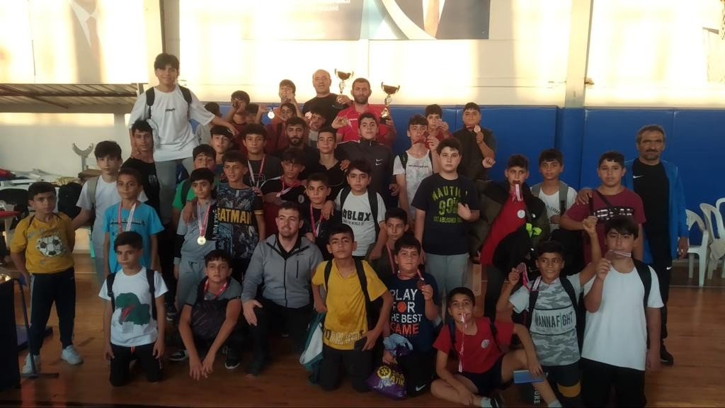 Bayraklı’nın sporcuları başarıya doymuyor