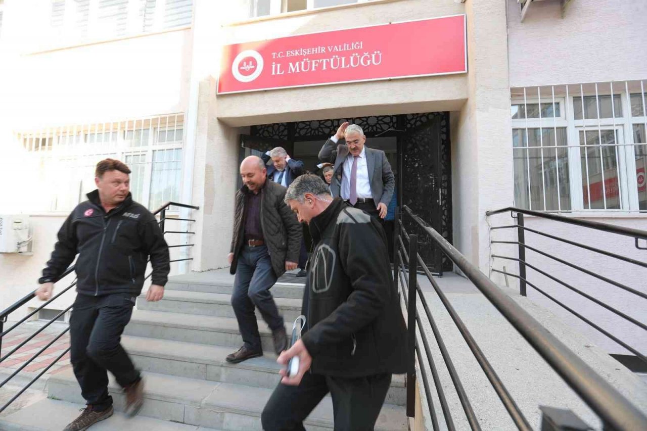 Siren sesini duyan herkes ilk bulduğu güvenli alana sığındı