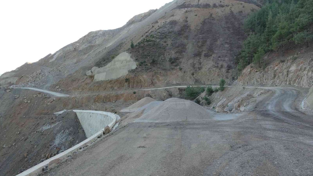 Adana Kozan ile Kayseri arası 105 kilometreye düşecek çalışmalar hızla sürüyor