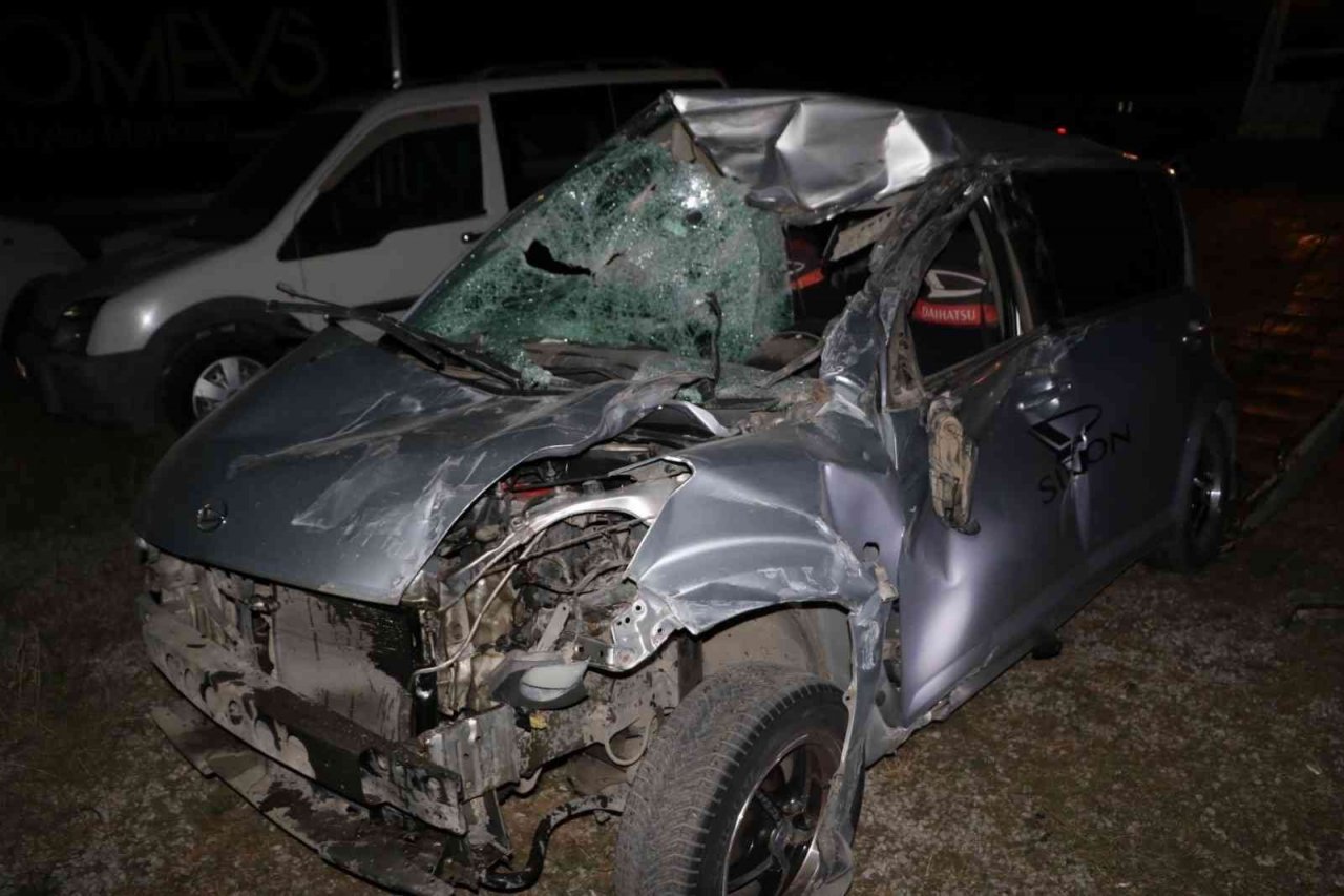 Otomobilin tıra çarptığı kazada 1 kişi yaralandı