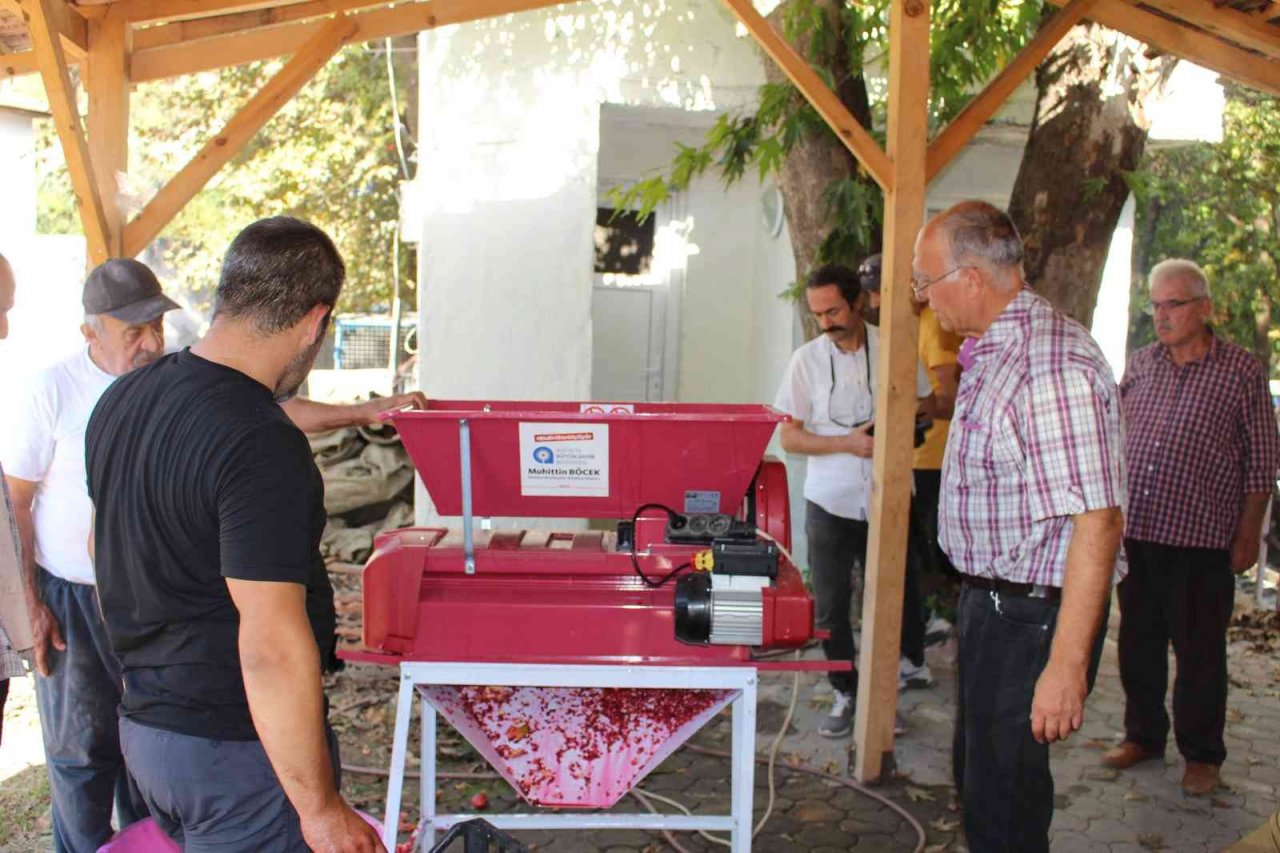 Büyükşehir makine hibeleriyle vatandaşın işini kolaylaştırıyor