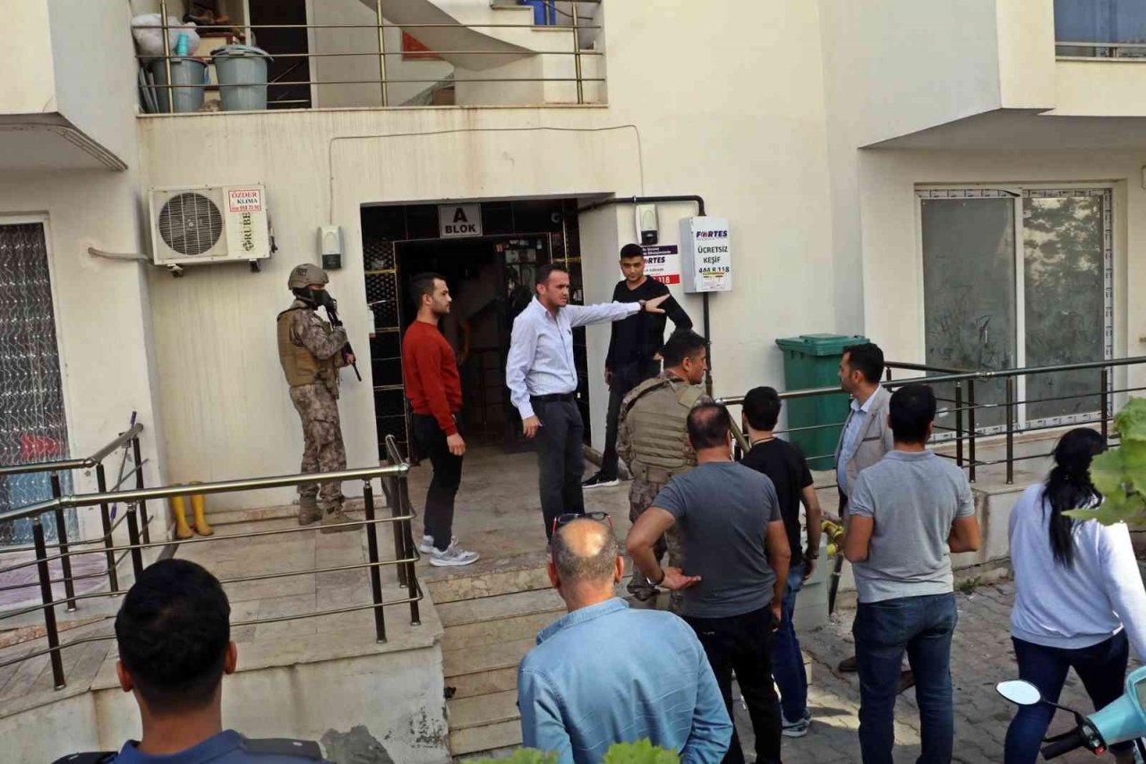 Velayeti annesinde olan 5 yaşındaki oğlunu zorla alıkoydu, 2,5 saatlik çalışmayla ikna edildi