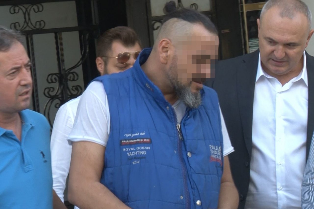 Velayeti annesinde olan 5 yaşındaki oğlunu zorla alıkoydu, 2,5 saatlik çalışmayla ikna edildi
