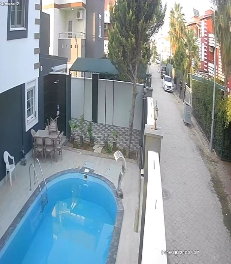 Barışmak için geldiği arkadaşını aynı yerde ikinci kez vurarak silahla yaraladı