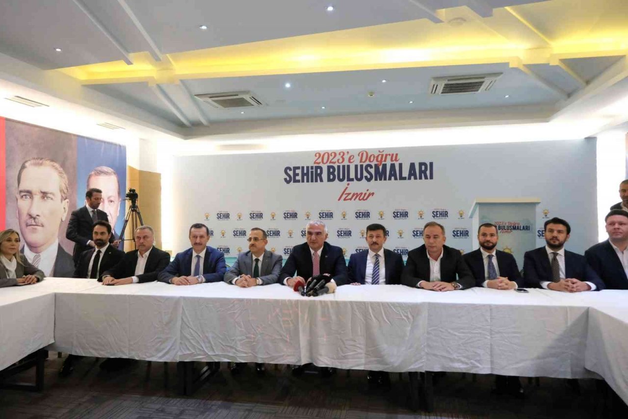 Bakan Ersoy, İzmir’de restorasyonu devam eden eski Tekel fabrikasında incelemelerde bulundu