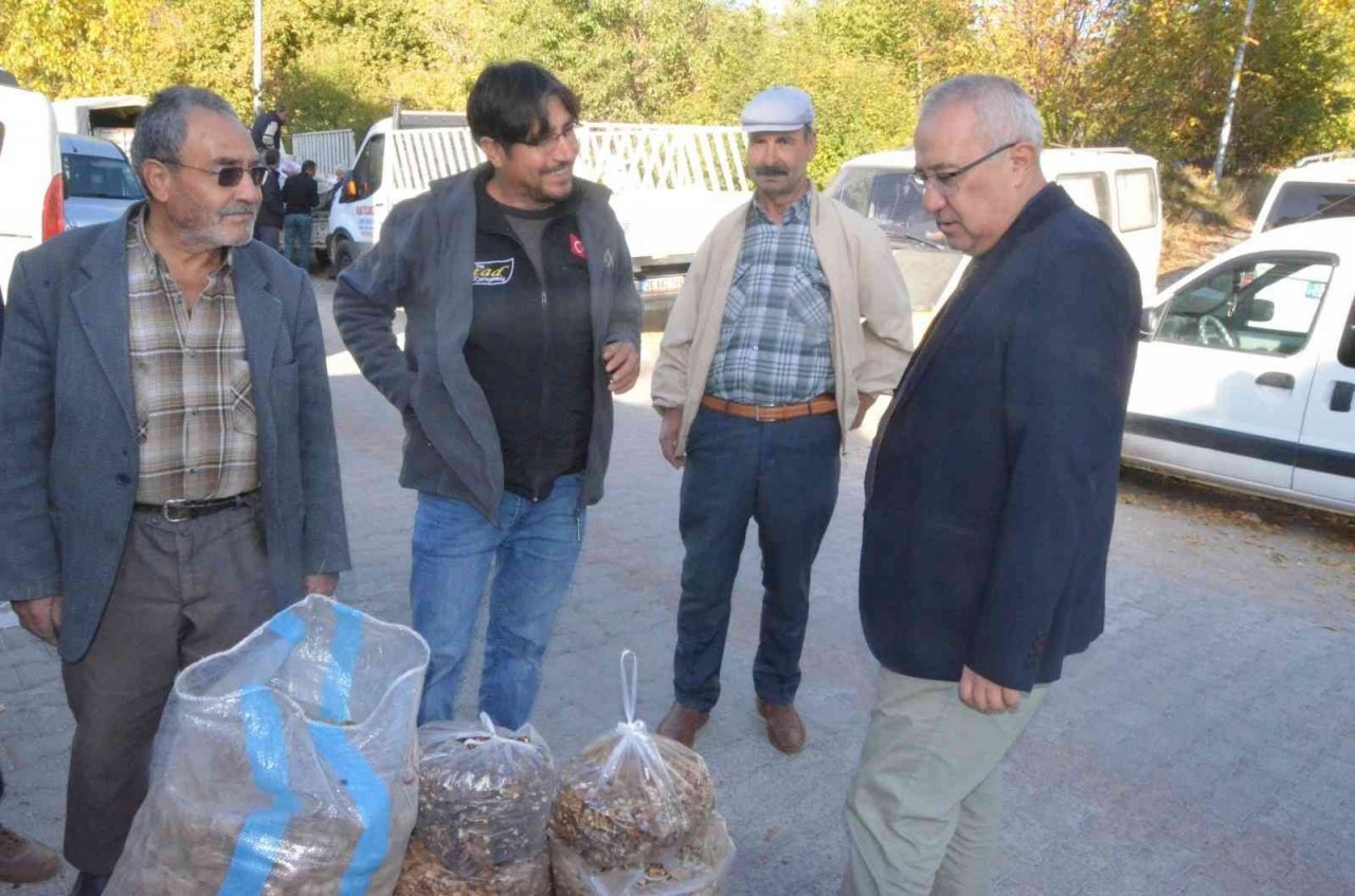 Başkan Arslan pazarcı esnafıyla bir araya geldi