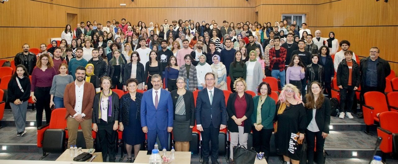 ÇAKÜ’de doğu-batı sentezinde psikoterapilere bakış konuşuldu