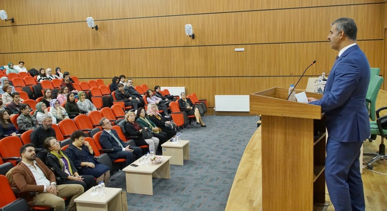 ÇAKÜ’de doğu-batı sentezinde psikoterapilere bakış konuşuldu