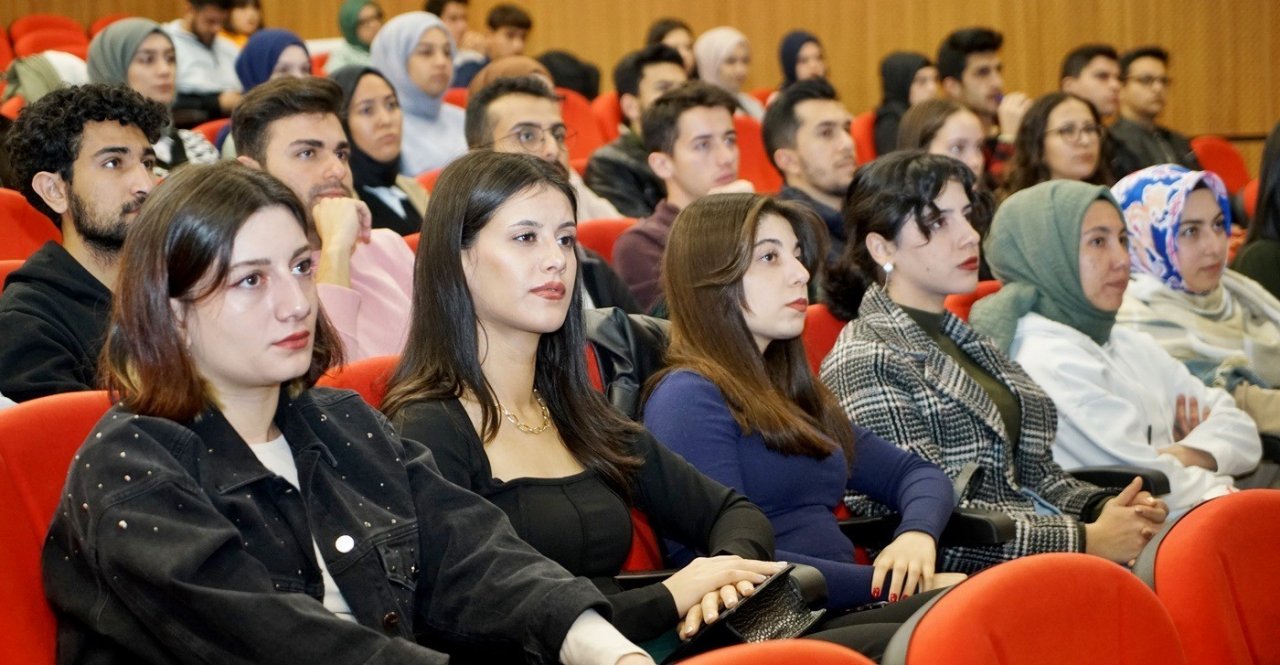 ÇAKÜ’de doğu-batı sentezinde psikoterapilere bakış konuşuldu