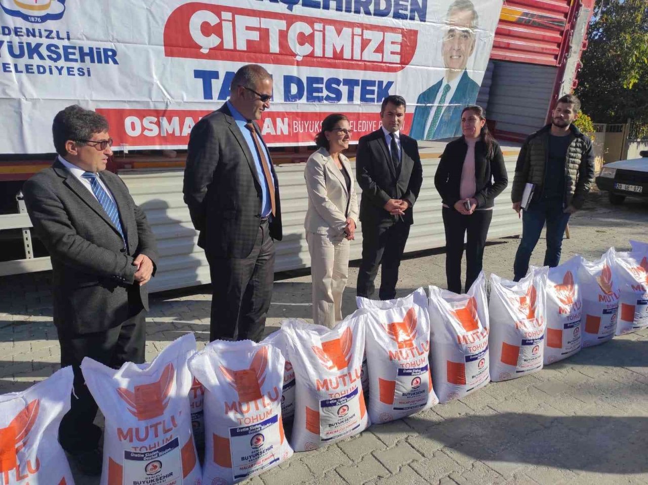 Denizlili üreticilere 90 bin kilogram tohum dağıtımı yapıldı