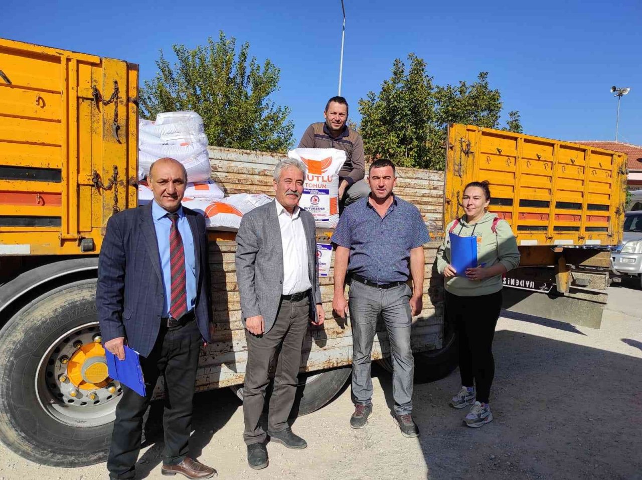 Denizlili üreticilere 90 bin kilogram tohum dağıtımı yapıldı