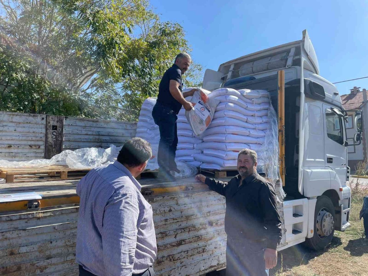 Denizlili üreticilere 90 bin kilogram tohum dağıtımı yapıldı