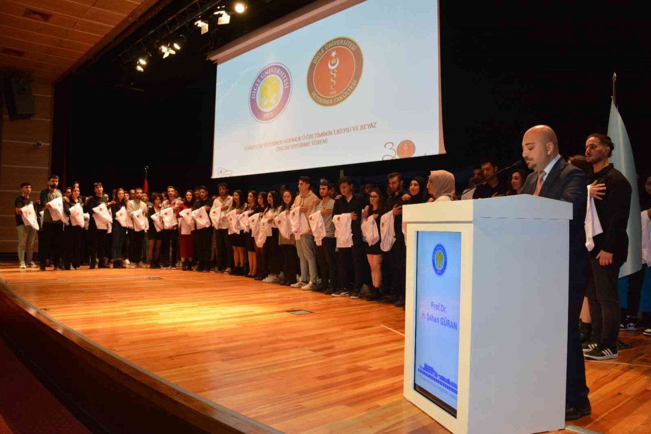 Dicle’de veteriner adayları beyaza büründü