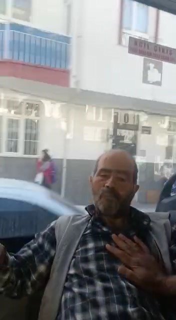 Kalp krizi geçiren yaşlı adamı otobüsle hastaneye yetiştirdiler