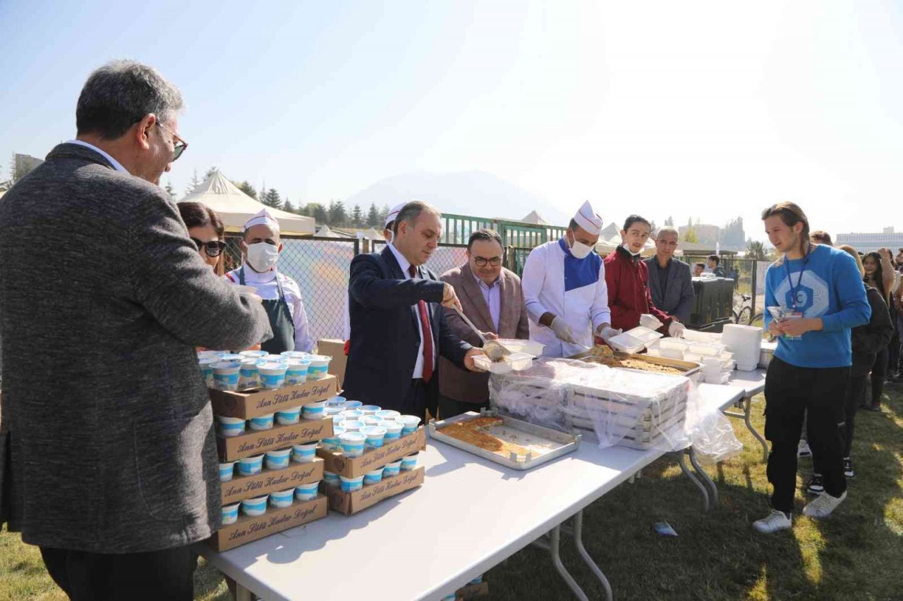 ERÜ’de ’ERÜ Kampüs Günleri’22’ etkinliği