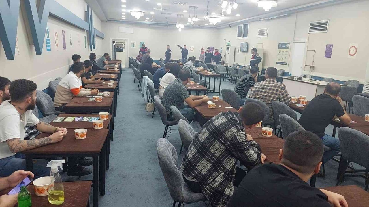 Mührü bozup kumara devam ettiler: 25 kişiye tombala baskını