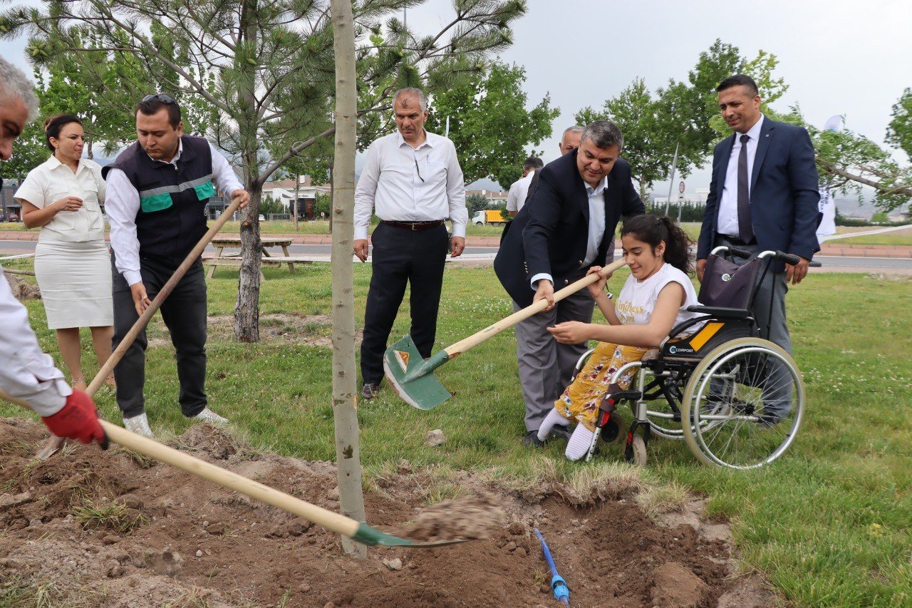 Başkan Büyükkılıç: “Türkiye’ye örnek olan Engelsiz Yaşam Merkezi’mizde 290 öğrenci ile yüzler gülüyor”