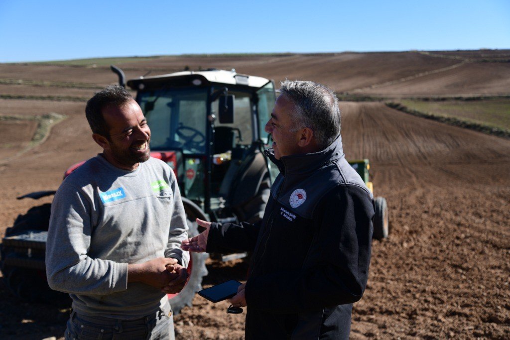 Sertifikalı tohumlar toprakla buluştu